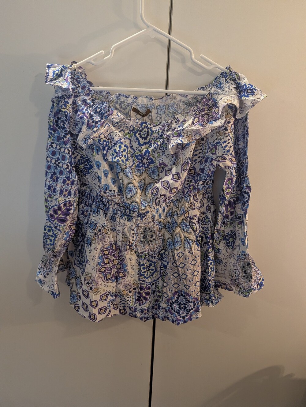 Gahura Woman's Large Off-Shoulder Ruffle Peasant Top in Blue Multi